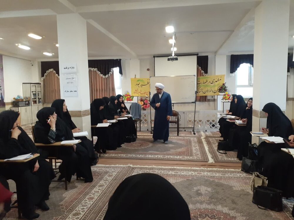 برگزاری کارگاه مقاله نویسی در مدرسه علمیه فاطمه الزهرا(س) مرند