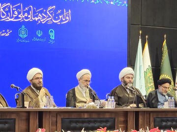 آرم نهادها و دستگاه‌ها در برابر مسجد باید رنگ ببازد