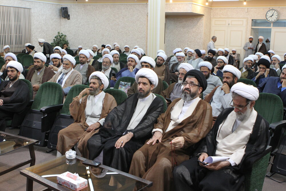 تصویر رهبر انقلاب در کنار کاخ سفید نشاندهنده قدرت و عزت ایران اسلامی است