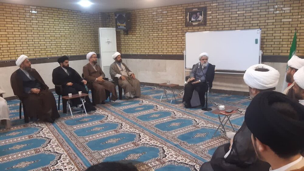 نشست هم اندیشی مدیران و کادر مدارس علمیه قرآنی حوزه علمیه خوزستان