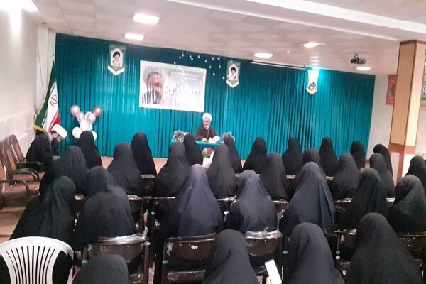 اساتذہ کو تعلیم کے ساتھ اپنے شاگردوں کی تربیت پر بھی توجہ دینی چاہئے