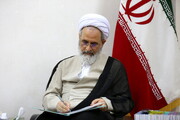 مدير الحوزات العلمية في إيران يعزي السيد نصر الله بوفاة والدته