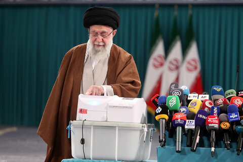 شرکت رهبر معظم انقلاب در مرحله دوم انتخابات دوازدهمین دوره مجلس شورای اسلامی