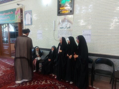 تصاویر/ تجلیل از دختران با حجاب در دور دوم انتخابات مجلس شورای اسلامی تبربز
