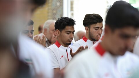حضور تیم ملی فوتبال جوانان ایران در نماز جمعه کرج