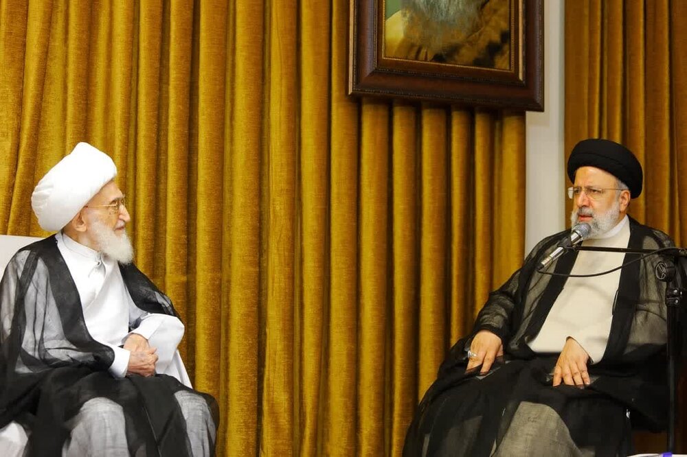 دیدار رئیس جمهور با آیت الله العظمی نوری همدانی /  تاکید مرجعیت بر توجه ویژه به رفاه مردم + عکس