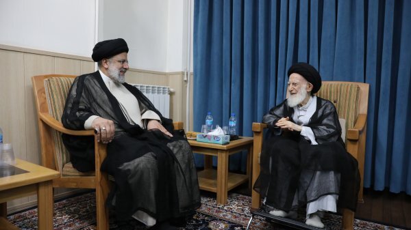 President Raisi meets with Grand Ayat. Shobeiri Zanjani