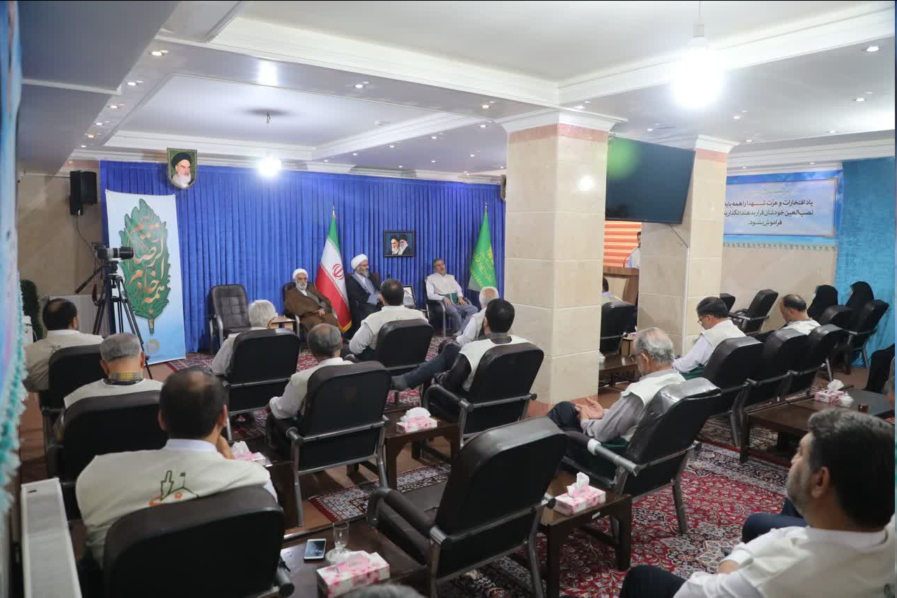 امروز خادم الرضا کسی است که دست مردم را در دست امام رضا(ع) بگذارد