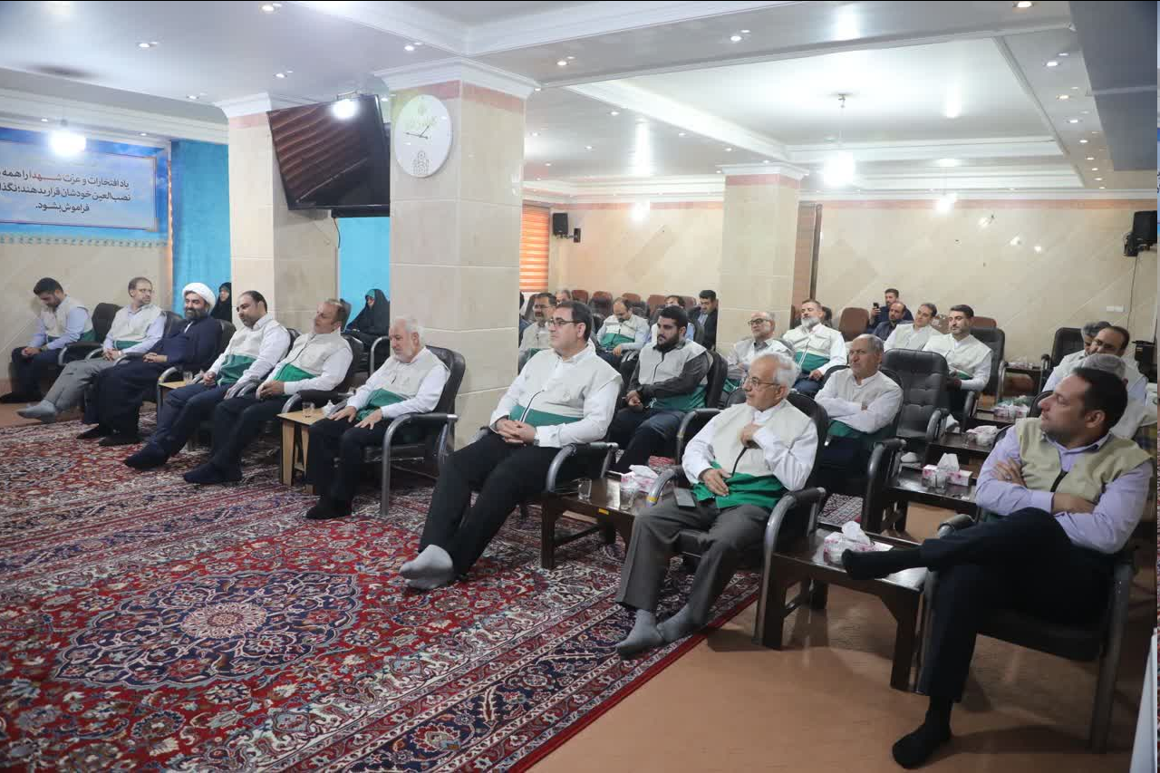 امروز خادم الرضا کسی است که دست مردم را در دست امام رضا(ع) بگذارد