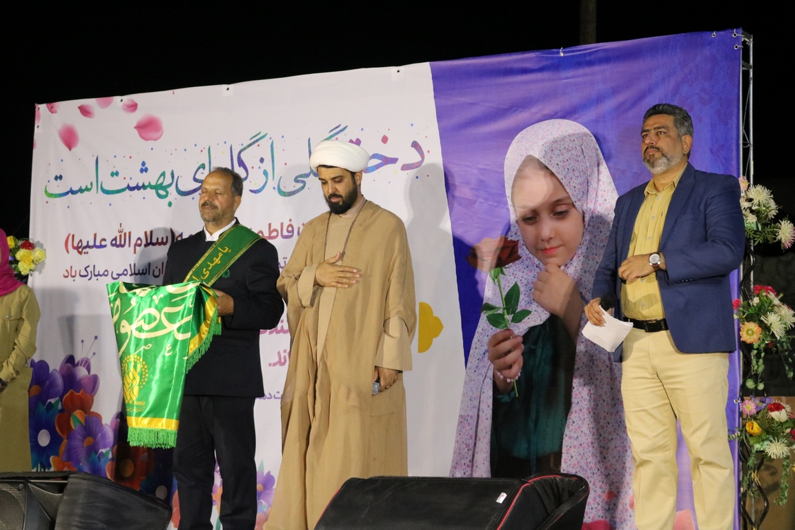 تصاویر/ جشن بزرگ دهه کرامت در میدان امام حسین(ع) سمنان با حضور سفیران کریمه