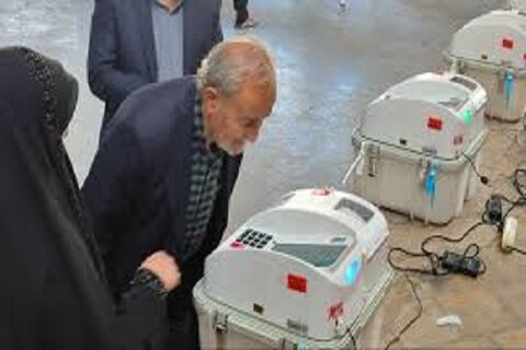 حضور پرشور مردم کرمانشاه در پای صندوق های رای ، به منتخبان مرحله دوم انتخابات مجلس شورای اسلامی