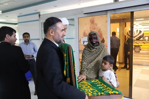 تصاویر | حضور خادمان رضوی در بیمارستان خلیج‌فارس بندرعباس