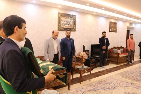 تصاویر/ دیدار سفیران کریمه با خانواده مرحوم جانباز مدافع حرم هادی خاکپاش