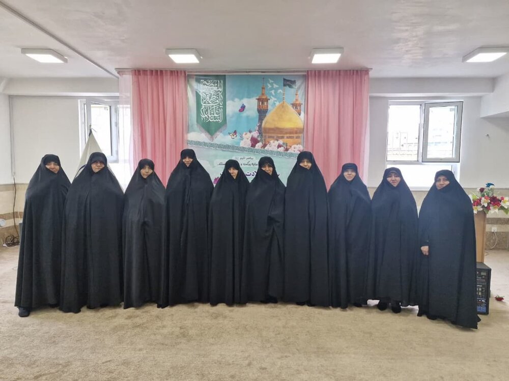 اساتید، پرچمداران دانش و حفظ هویت ملی در جامعه هستند