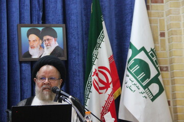 امروز باید در برابر تمامی دشمنان مجهز باشیم