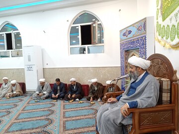 بعضی از مساجد بدون روحانی است / مردم از ما توقع دارند