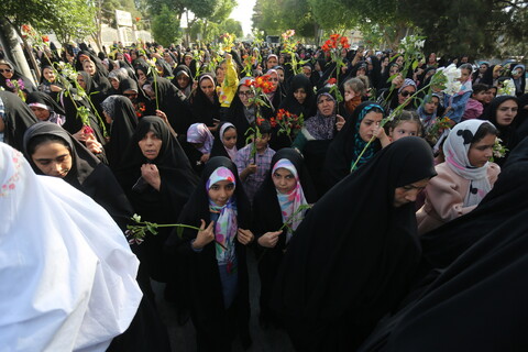 جشن روز دختر در حرم حضرت زینب(س) در اصفهان
