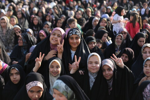جشن روز دختر در حرم حضرت زینب خواهر امام رضا ع در اصفهان