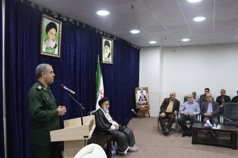دیدار اعضای ستاد بزرگداشت سوم خرداد و جمعی از مردم خرمشهر با نماینده ولی فقیه در خوزستان