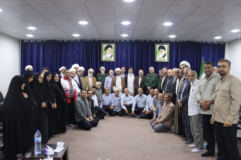 دیدار اعضای ستاد بزرگداشت سوم خرداد و جمعی از مردم خرمشهر با نماینده ولی فقیه در خوزستان