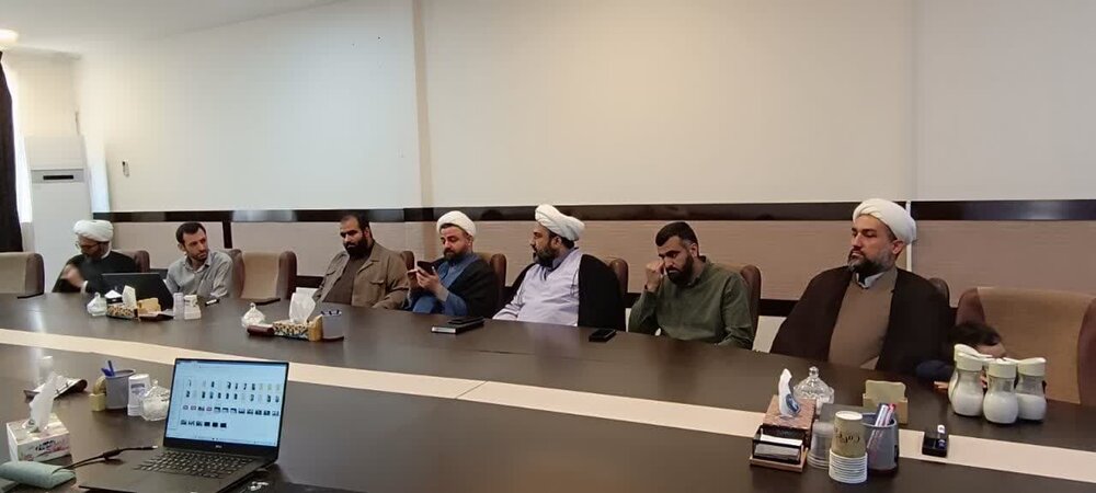 نشست مدیران گروه های جهادی استان قم با قرارگاه کربلا در کرمانشاه