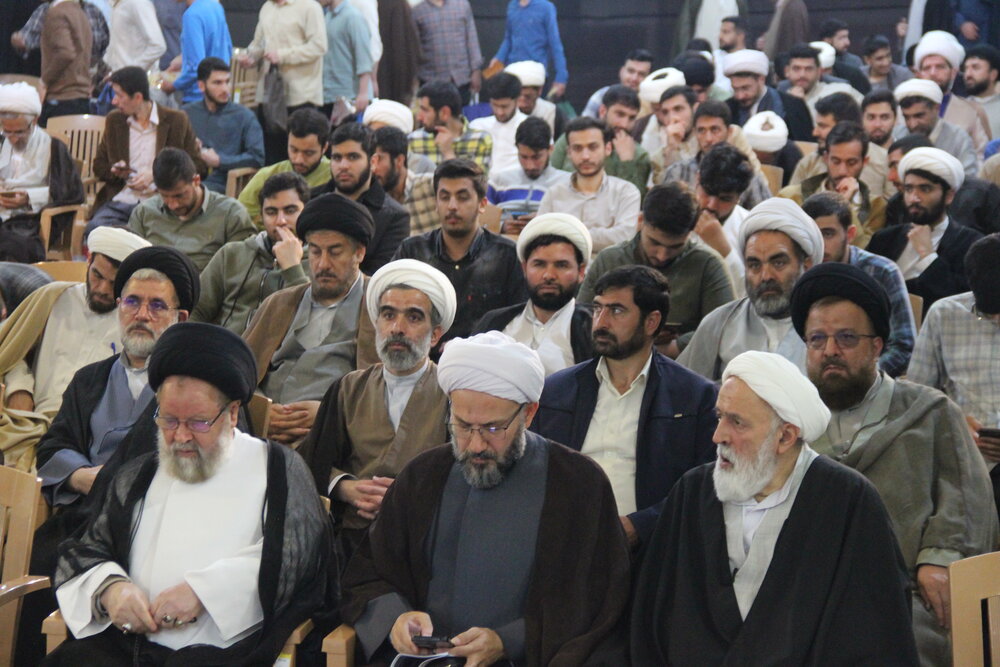 طلاب توجه جدی به مسئله تحقیق و پژوهش داشته باشند