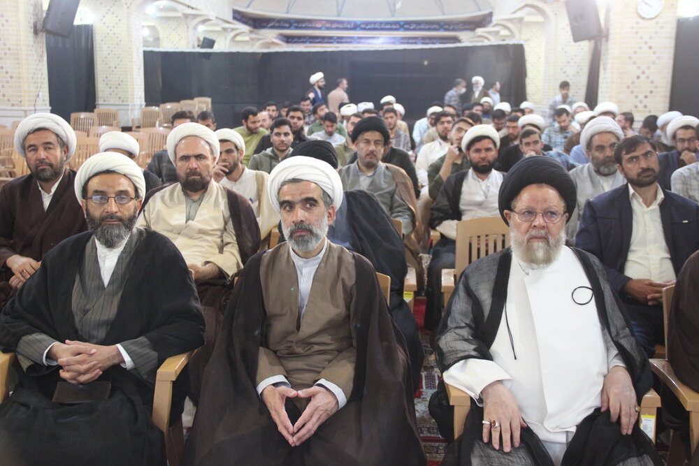 امروز باید در برابر تمامی دشمنان مجهز باشیم