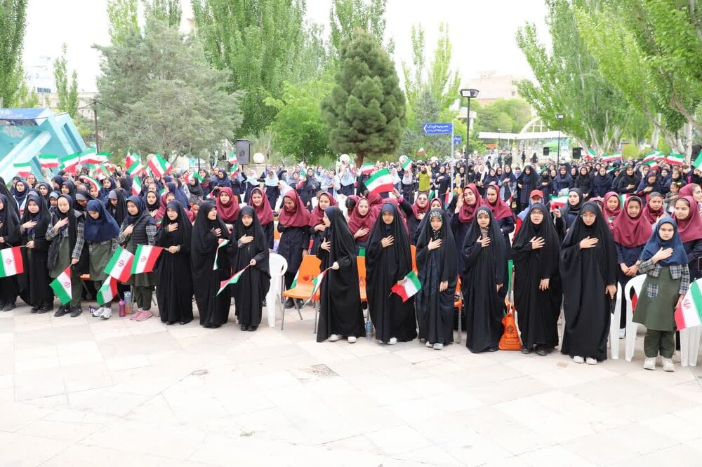 تصاویر/ جشن روز دختر  دانش‌آموزان تبریزی در همایش نسیم کرامت