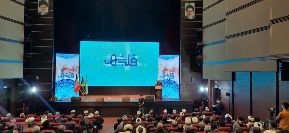 هنر ستادهای نماز جمعه تکریم است/ باید خیلی کار کنیم تا جامعه جوان را به نماز جمعه بیاوریم