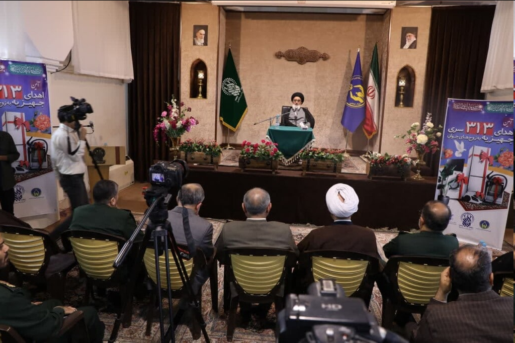 کمک به محرومان باید با حفظ کرامتشان باشد