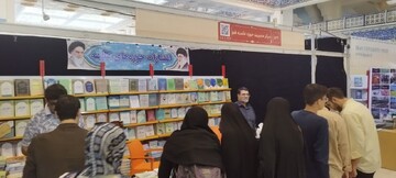 نوبرهای علمی در غرفه نشر حوزه در نمایشگاه کتاب