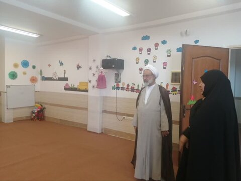 حضور مدیر حوزه علمیه خواهران یزد در مراسم یاد بود فرزند استاد مدرسه علمیه الزهراء (س) مهریز