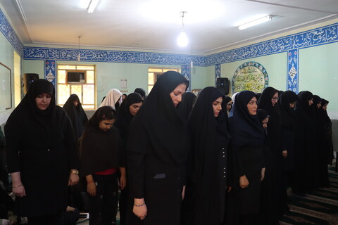 حضور نماینده ولی فقیه در خوزستان بین دانشجویان دختر دانشکده فنی و حرفه ای اهواز