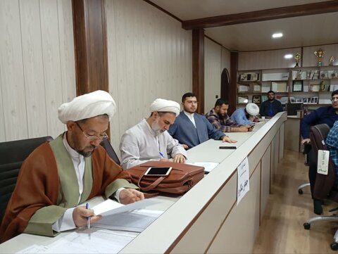 تصاویر/ کرسی آزاد اندیشی و نقد مقاله در مدرسه علمیه امام خمینی (ره) ارومیه
