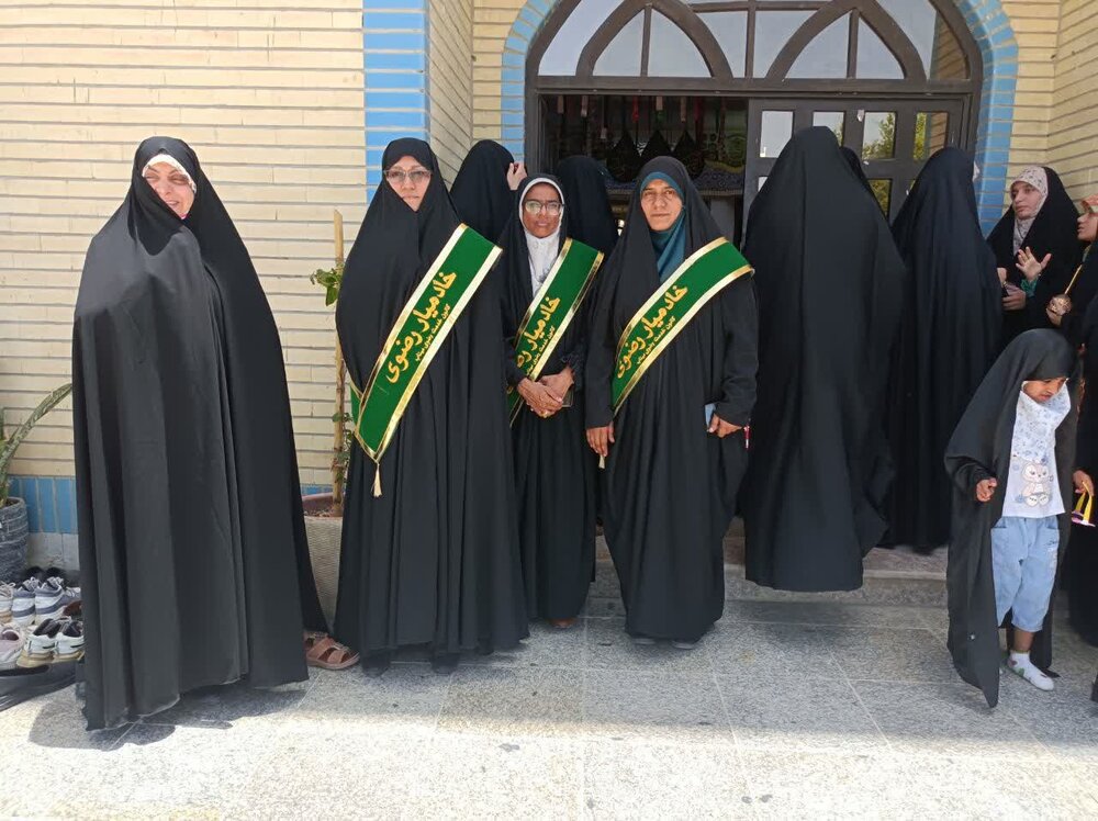 مدرسه علمیه خواهران حضرت زینب(س) میناب به عطر حریم رضوی معطر شد+ تصاویر