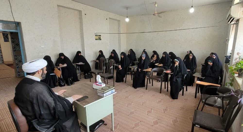 بازدید مدیر حوزه علمیه خواهران خوزستان از مدرسه نجمه خاتون (س) صفی آباد