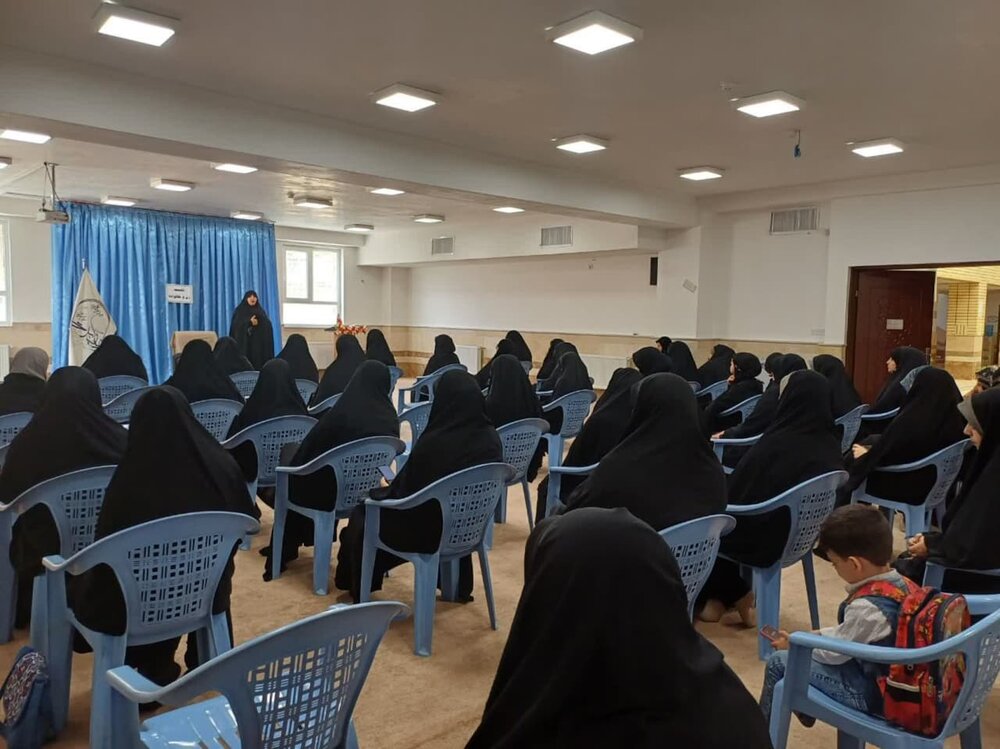 نشست فرهنگی و پژوهشی در مدرسه علمیه زینب کبری (س) ارومیه