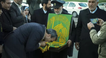 تصاویر/ استقبال از خادمین و پرچم مطهر حرم رضوی