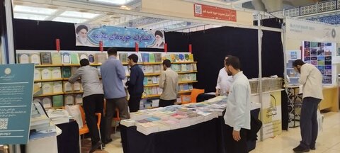 تصاویری از غرفه انتشارات حوزه های علمیه در نمایشگاه بین المللی کتاب تهران