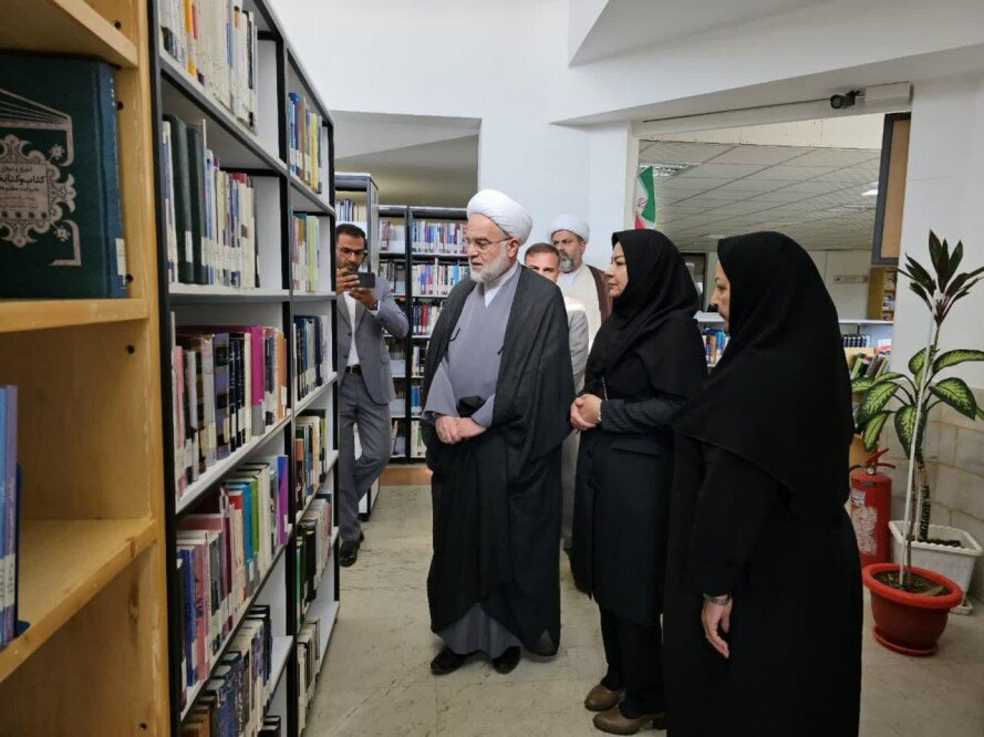 تصاویر/بازدید نماینده ولی فقیه در استان کردستان از اداره کل کتابخانه‌ های عمومی استان