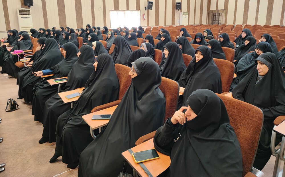 طلاب ویژگیهای هدایتگری و رهبری را در خود ایجاد کنند