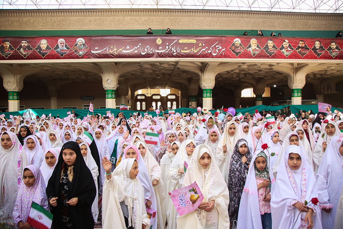 جشنی دخترانه در حرم بهترین دختر دنیا