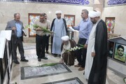 تصاویر/ تجدید میثاق رئیس شورای هماهنگی تبلیغات اسلامی با شهدای بوشهر