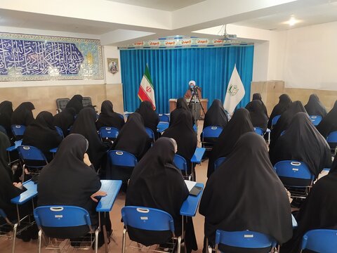تصاویر/ دومین جلسه از سلسله جلسات اخلاق طلاب مدرسه علمیه الزهرا (س) ارومیه