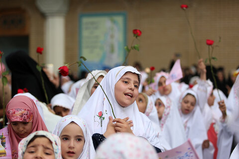 جشن تکلیف ۵ هزار نفری دختران سراسر کشور در حرم حضرت معصومه(س)
