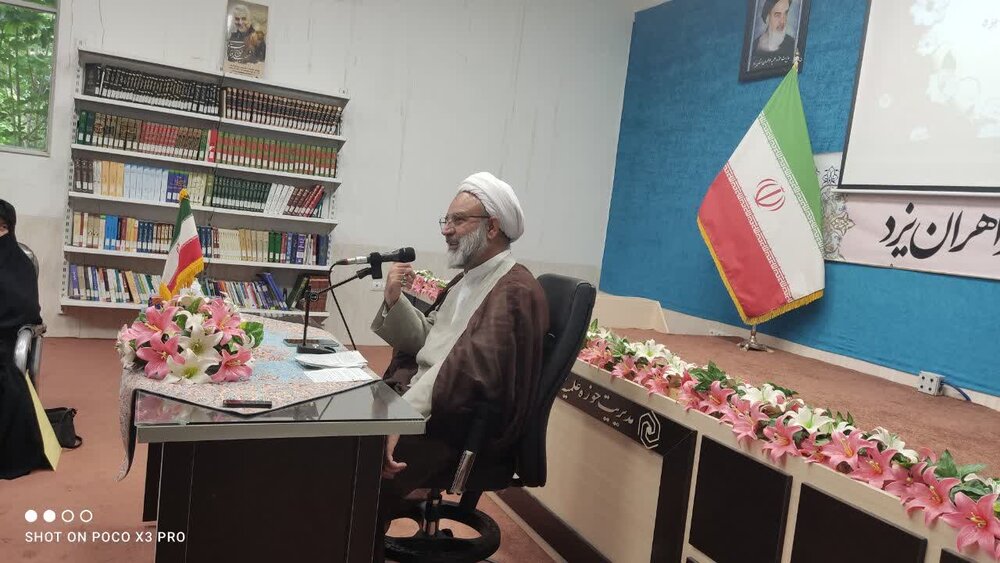 نشست مدیر حوزه علمیه خواهران استان یزد با معاونان آموزش
