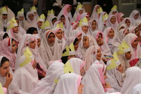 تصاویر/ جشن تکلیف دختران دانش آموز در خوی