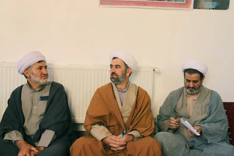 تصاویر/ نشست روحانیون مبلغین طرح هجرت بیجار با مدیر حوزه علمیه کردستان