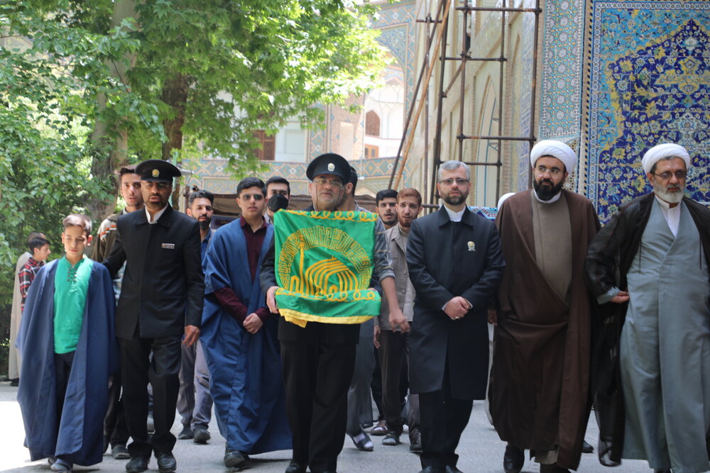 حضور خادمین حرم مطهر امام رضا (ع) در مدرسه علمیه امام صادق(ع) چهارباغ اصفهان