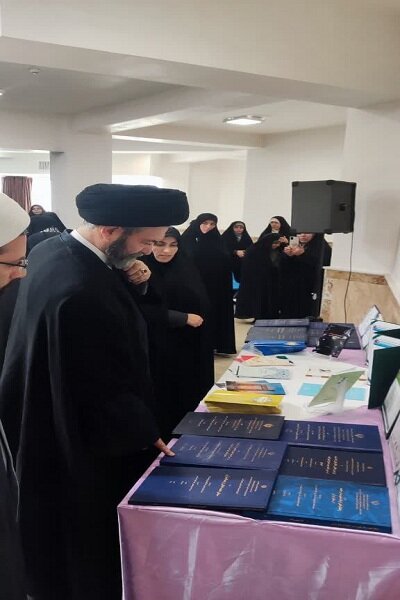 خواهران طلبه آماده عکسالعمل در برابر توطئههای دشمنان باشند